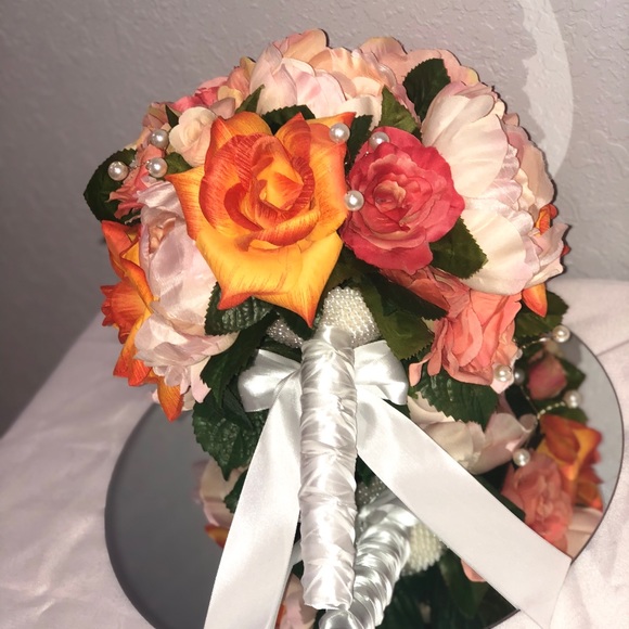 Beautiful artificial flowers bouquet - Picture 2 of 5